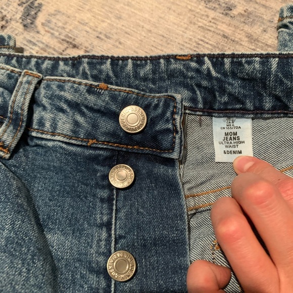 H&M | Mom High Ankle Jeans - Picture 4 of 5